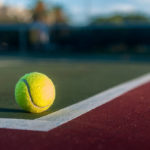Rénovation de courts de tennis en résine synthétique : Comment savoir si votre cour a besoin d’un nouveau revêtement ?
