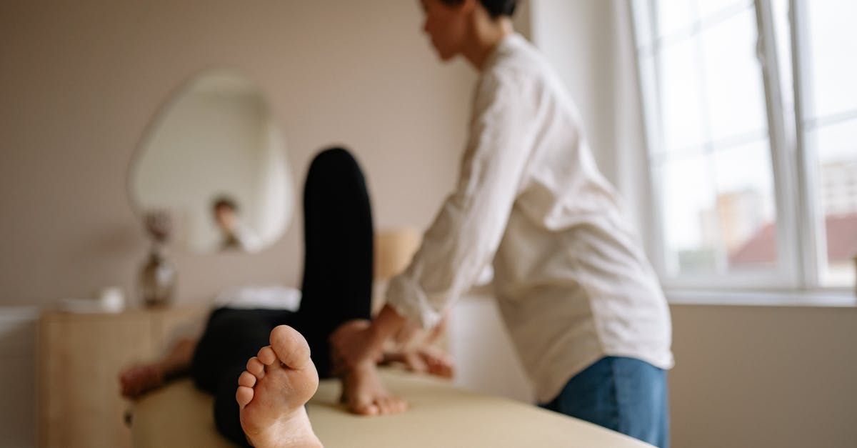 découvrez l'acupression, une technique de médecine traditionnelle chinoise qui utilise des points de pression pour soulager le stress, améliorer la circulation et favoriser le bien-être général. apprenez comment cette méthode naturelle peut transformer votre santé.