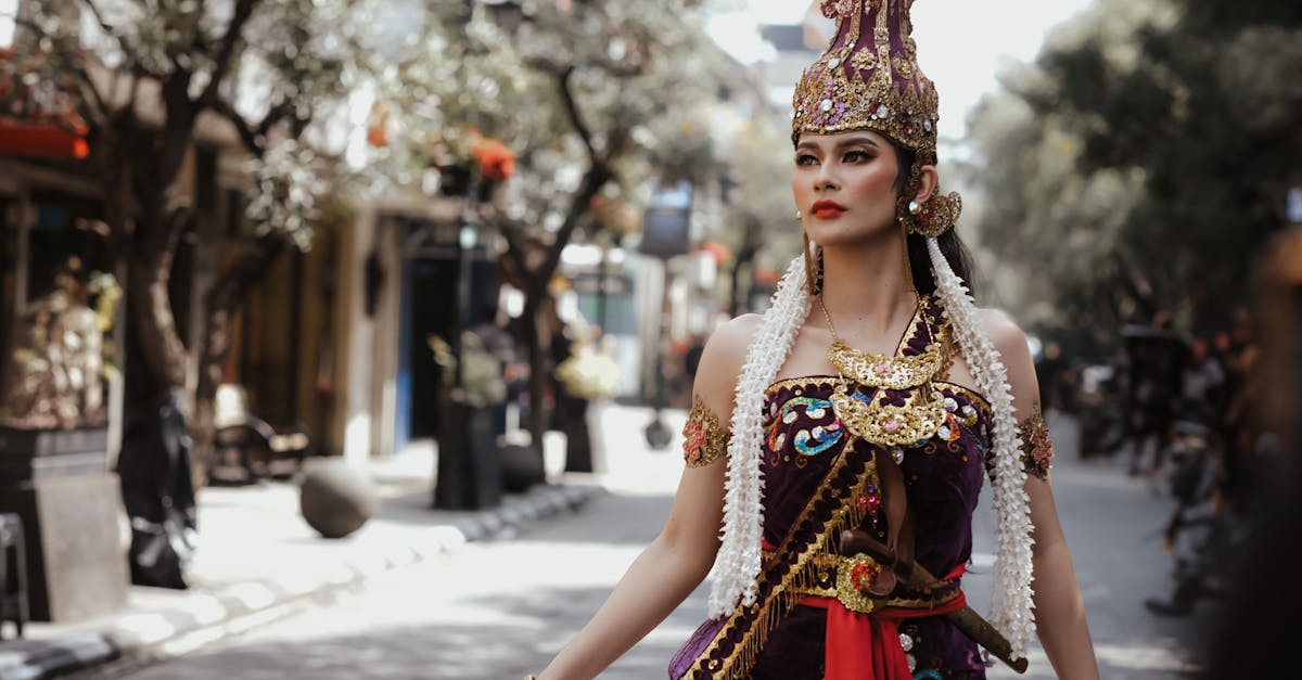 découvrez l'univers captivant de la mode fetish, où l'audace se mêle à l'élégance. explorez des styles avant-gardistes, des matériaux innovants et des créations uniques qui célèbrent la sensualité et l'expression personnelle. plongez dans cette tendance audacieuse et laissez-vous inspirer par des looks originaux et provocants.