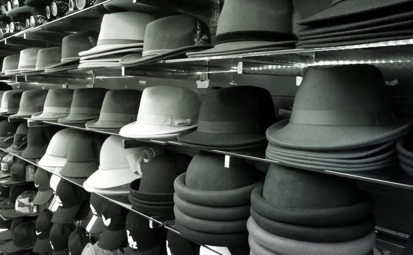 découvrez notre collection tendance de chapeaux pour tous les styles et occasions. protégez-vous du soleil avec élégance ou ajoutez une touche finale à votre tenue avec nos modèles uniques. explorez dès maintenant!