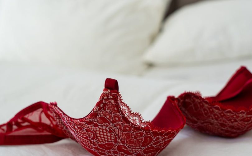 découvrez notre collection de lingerie élégante et sensuelle, alliant confort et style. trouvez la pièce parfaite pour chaque occasion et révélez votre féminité avec nos modèles variés.