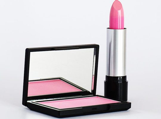découvrez notre collection de rouges à lèvres, alliant couleur éclatante et confort d'application. trouvez la teinte parfaite qui accentuera votre beauté naturelle et vous donnera confiance tout au long de la journée.