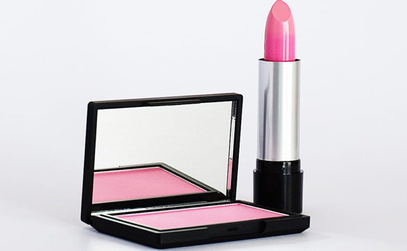 découvrez notre collection de rouges à lèvres, alliant couleur éclatante et confort d'application. trouvez la teinte parfaite qui accentuera votre beauté naturelle et vous donnera confiance tout au long de la journée.