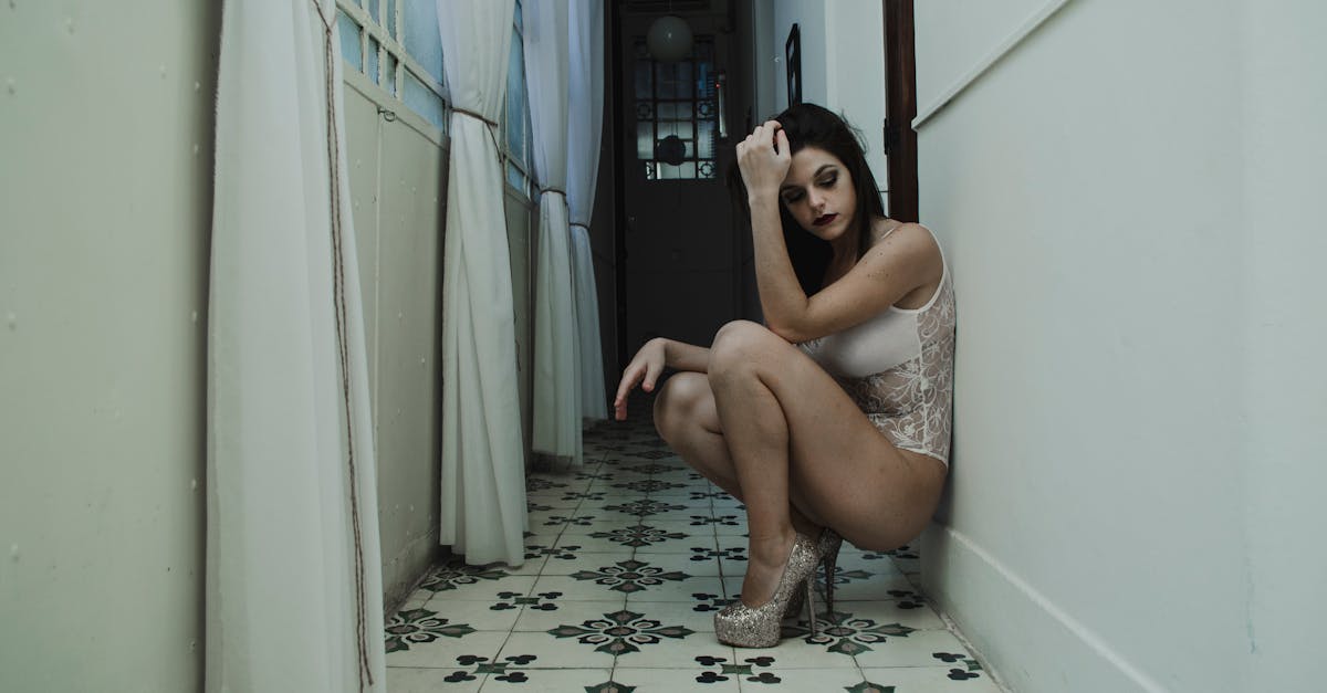 découvrez l'élégance ultime avec notre collection de lingerie de luxe. des pièces raffinées, conçues pour sublimer votre silhouette tout en vous offrant un confort inégalé. faites l'expérience de la sensualité et du style avec notre lingerie haut de gamme.