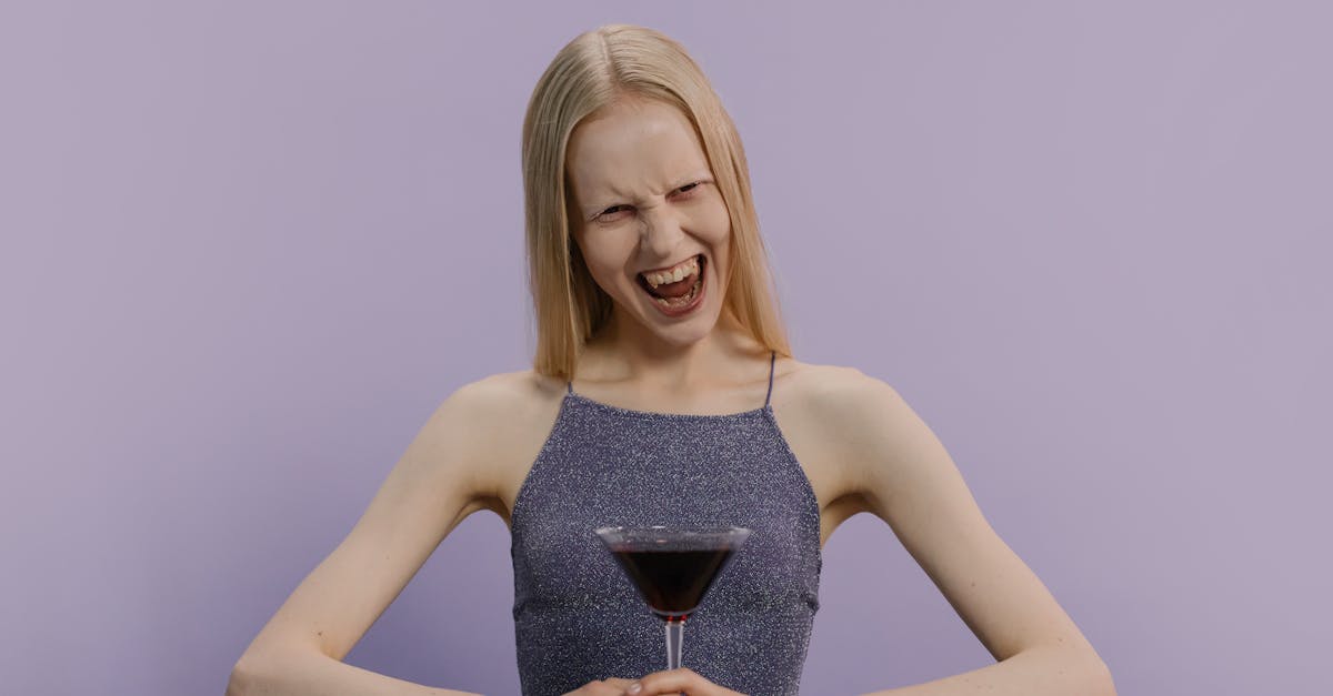 découvrez notre collection de lingerie de luxe, alliant élégance et confort. offrez-vous une expérience sensuelle avec des matières raffinées et des designs uniques qui mettront en valeur votre silhouette. lingerie haut de gamme pour des moments d’exception.