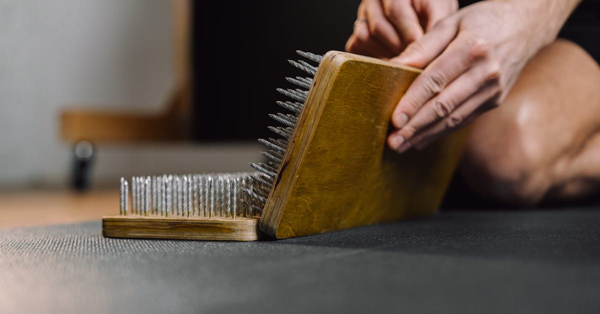 découvrez l'acupression, une pratique ancestrale de médecine traditionnelle chinoise qui utilise la pression des doigts sur des points spécifiques du corps pour soulager le stress, améliorer la circulation et favoriser le bien-être. apprenez les techniques essentielles et les bienfaits de cette méthode naturelle pour une meilleure santé physique et mentale.