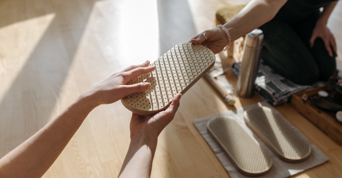 découvrez les bienfaits de l'acupression, une thérapie douce issue de la médecine traditionnelle chinoise. soulagez stress, douleurs et tensions grâce à des techniques simples et efficaces. apprenez à vous détendre et à améliorer votre bien-être au quotidien.
