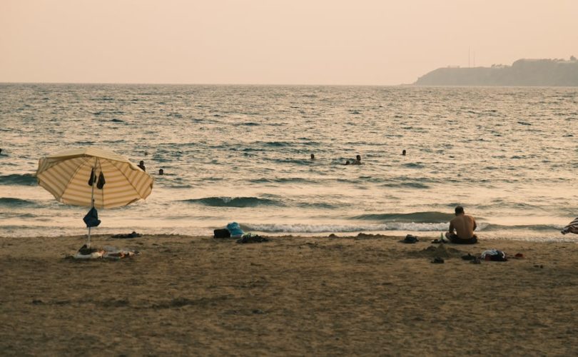 découvrez notre collection de serviettes de plage aux designs colorés et confortables, idéales pour vos journées ensoleillées au bord de la mer. profitez d'un tissu absorbant et doux qui vous permettra de vous détendre avec style.