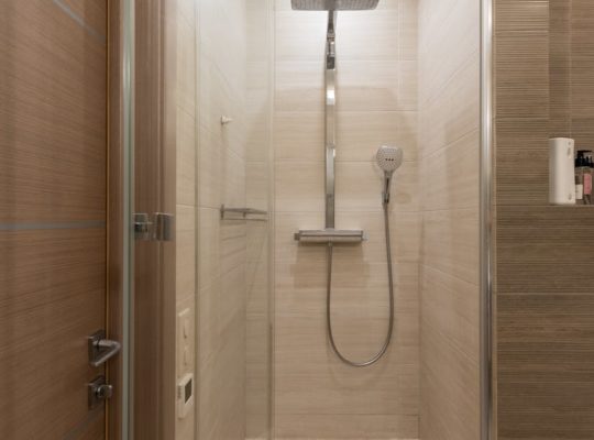découvrez notre sélection d'accessoires de douche élégants et pratiques pour transformer votre expérience de bain. des porte-savons aux rideaux de douche, trouvez tout ce qu'il vous faut pour créer un espace relaxant et fonctionnel.