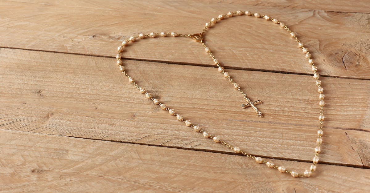 découvrez les dernières tendances en matière de bijoux en bois ! explorez des créations uniques et artisanales qui allient élégance et naturalité. parfaits pour ajouter une touche originale à vos tenues, ces bijoux en bois se distinguent par leur style durable et éthique.