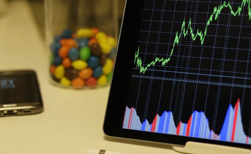découvrez le trading, un monde d'opportunités financières où stratégies et analyses vous permettent de tirer profit des marchés. apprenez les bases, maîtrisez les outils et lancez-vous dans l'aventure du trading pour optimiser vos investissements.