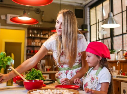 découvrez nos meilleurs conseils et astuces de cuisine pour améliorer vos plats, gagner du temps et réussir toutes vos recettes, que vous soyez débutant ou cuisinier confirmé.