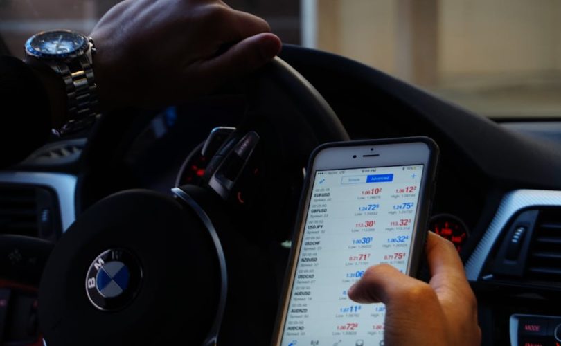 découvrez tout ce que vous devez savoir sur les cryptomonnaies : fonctionnement, avantages, risques et dernières actualités pour investir en toute sécurité.