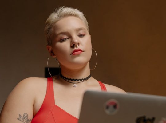 découvrez des accessoires innovants conçus pour faciliter votre quotidien, allier technologie et style, et répondre à tous vos besoins avec originalité.