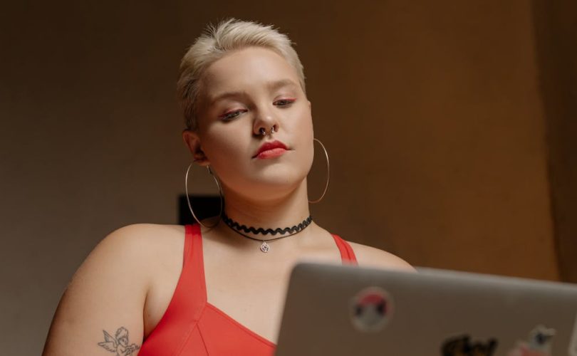 découvrez des accessoires innovants conçus pour faciliter votre quotidien, allier technologie et style, et répondre à tous vos besoins avec originalité.