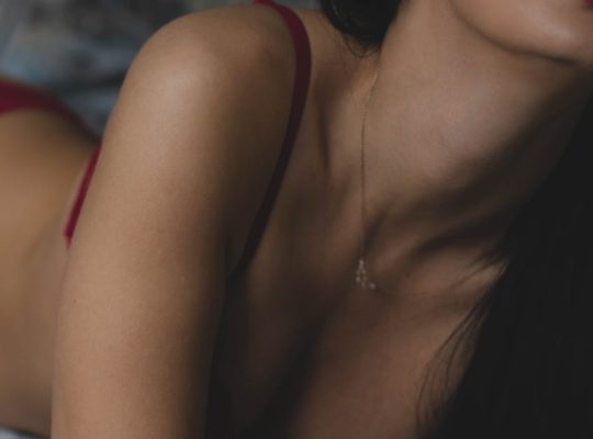 découvrez notre collection de lingerie raffinée et confortable, conçue pour sublimer toutes les silhouettes. offrez-vous des modèles élégants et tendance pour vous sentir belle au quotidien.