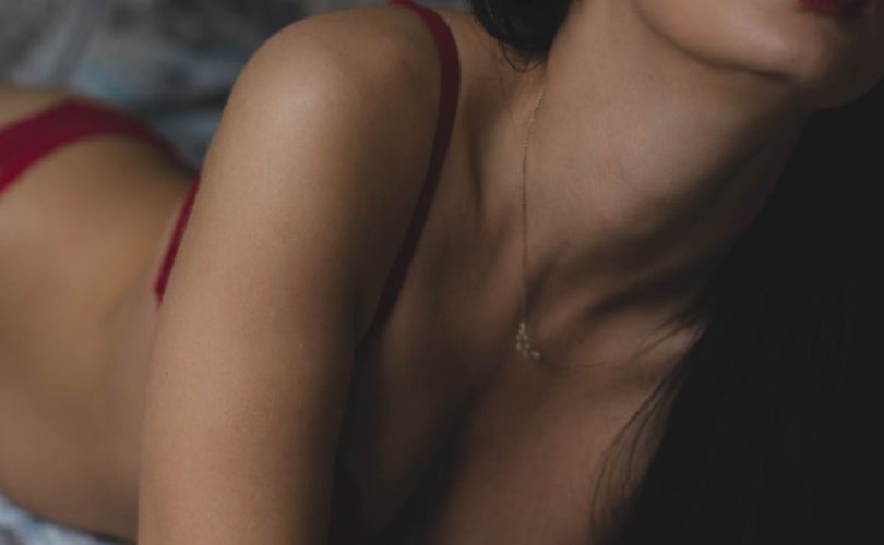 découvrez notre collection de lingerie raffinée et confortable, conçue pour sublimer toutes les silhouettes. offrez-vous des modèles élégants et tendance pour vous sentir belle au quotidien.